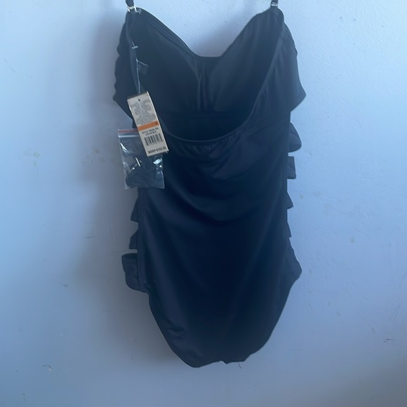 Kenneth Cole Reaction Black 1 pc. Bathing suit. Adjustable and extra strap Small - Picture 4 of 12